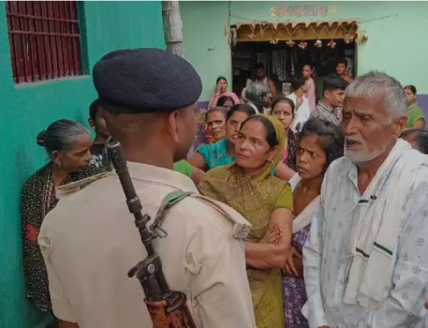 नवादा में प्रेम विवाह के 4 साल बाद विवाहिता की संदिग्ध मौत, किराये के कमरे में फंदे से लटका मिला शव, मामले की जांच में जुटी पुलिस