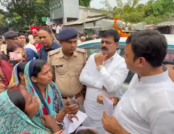 8 साल के मासूम का अपहरण कर गंगा में फेंका! पीड़ित परिवार से मिले मंत्री संजय सिंह