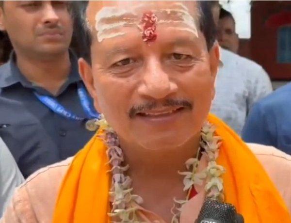 गुरु पूर्णिमा पर अशोकधाम पहुंचे कृषि मंत्री विजय कुमार सिन्हा, बांकीपुर उपचुनाव में NDA की जीत का किया दावा