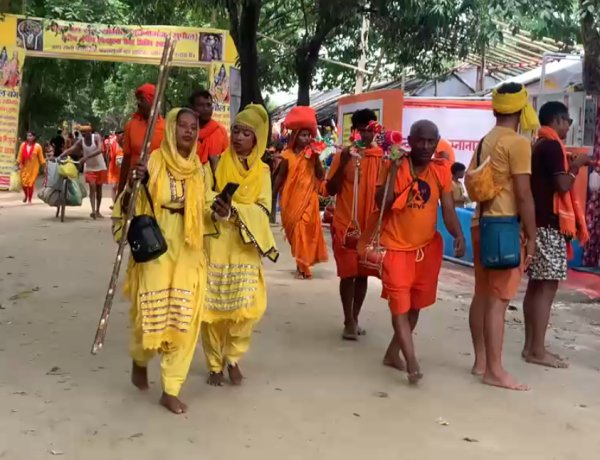 सावन के दूसरे दिन उमड़ा आस्था का सैलाब, ‘बोल बम’ के जयघोष से गूंजा कांवरिया पथ