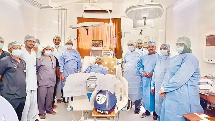 हैदराबाद के एक सरकारी अस्पताल के डॉक्टर ने भारत में पहली बार एक साथ पांच ऑर्गन ट्रांसप्लांट किए
