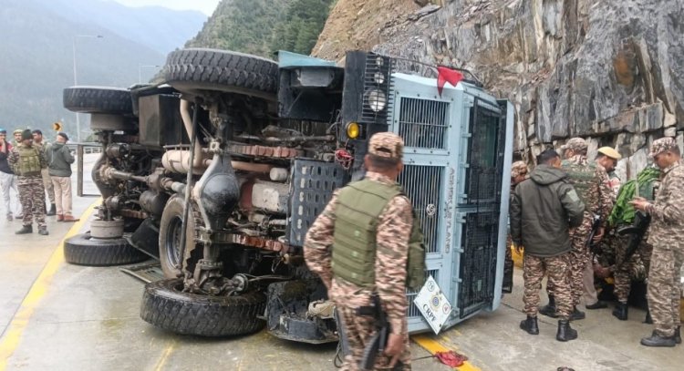 गांदरबल सड़क हादसा: CRPF का वाहन दुर्घटनाग्रस्त, 6 जवान हुए घायल