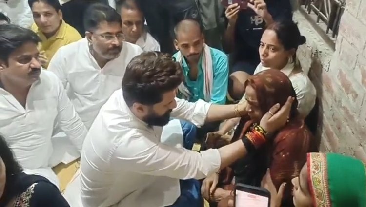भरत तिवारी के घर पहुंचे चिराग पासवान, पुलिस पर लगाया बेहद संगीन आरोप!