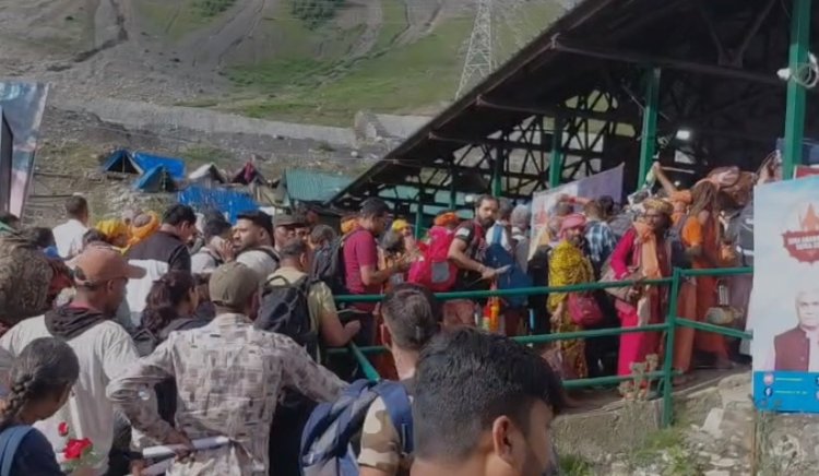 अमरनाथ यात्रा: 4,812 श्रद्धालुओं का तीसरा जत्था जम्मू से रवाना, दूसरे जत्थे ने शुरू की पवित्र गुफा की चढ़ाई