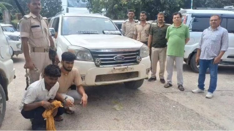 ​लखीसराय: बीजेपी झंडा लगी VIP कार से 1097 बोतल विदेशी शराब बरामद, दो तस्कर गिरफ्तार