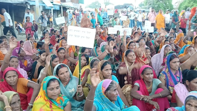 भागलपुर: फोरलेन पर डाइवर्स की मांग को लेकर ग्रामीणों का अनिश्चितकालीन धरना, NH-80 घंटों जाम