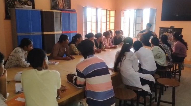 बरसात में 'स्वीमिंग पूल' बना लखीसराय का यह स्कूल, कंप्यूटर रूम डूबा, अफसर बेखबर!