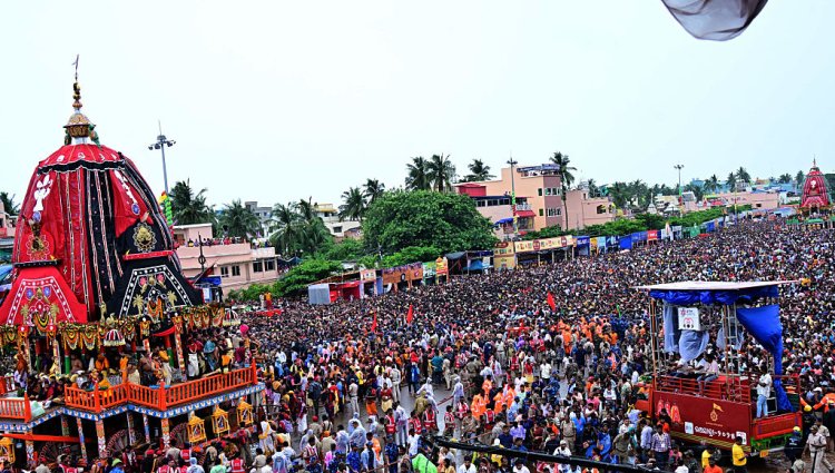 जय जगन्नाथ! पुरी में उमड़ा आस्था का महासैलाब; जानिए महाप्रभु के रथ 'नंदिघोष' और 15 दिन बीमार रहने की अनोखी परंपरा