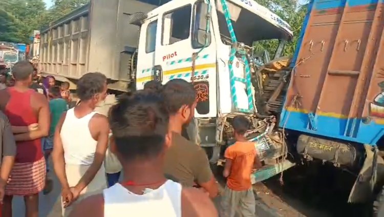 खड़े ट्रक में पीछे से टकराए दो और ट्रक; महुआ में दर्दनाक हादसे के बाद भड़के लोग, पुलिस मौके पर