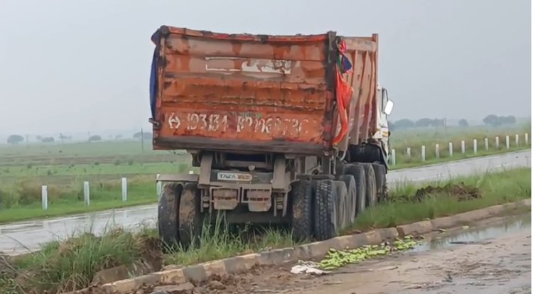 सब्जी लदे पिकअप के हाईवा ने उड़ाए परखच्चे, बेगूसराय और खगड़िया के दो युवकों ने तोड़ा दम