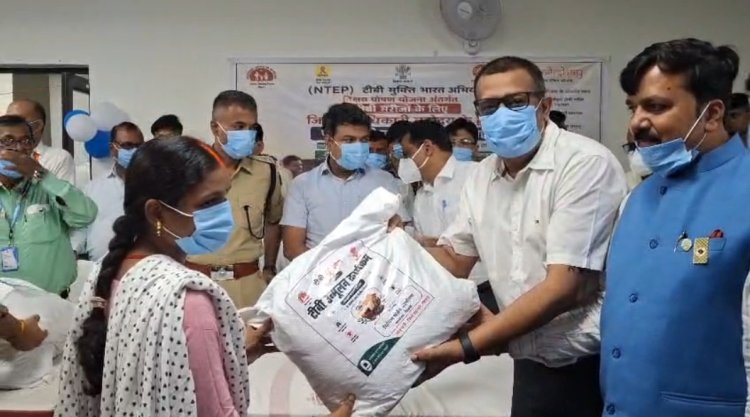 15 दिनों में 3000 से अधिक लोगों की टीबी स्कैनिंग, सासाराम में डीएम और एसपी की मौजूदगी में फूड बास्केट वितरण