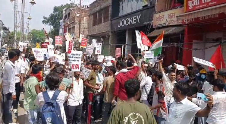 सीवान में 'बिहार बंद' का भारी असर! जेपी चौक पर जाम, डीएम-एसपी खुद सड़कों पर उतरे