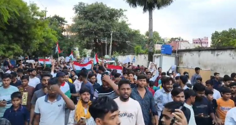 बांका: NEET पेपर लीक के खिलाफ छात्रों का शांतिपूर्ण विरोध मार्च