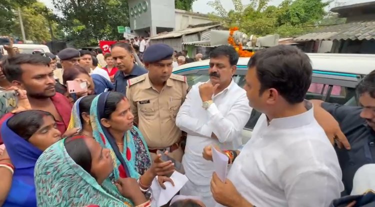 8 साल के मासूम का अपहरण कर गंगा में फेंका! पीड़ित परिवार से मिले मंत्री संजय सिंह