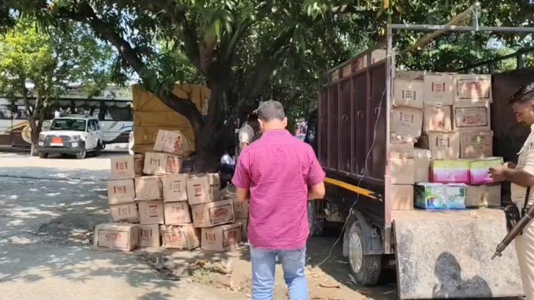 ब्रेड लदी पिकअप से निकली शराब! 522 लीटर अंग्रेजी शराब जब्त