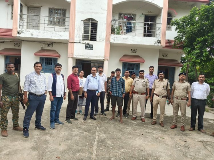 जमुई में गुड्डू यादव से जुड़े 25 ठिकानों पर EOU की बड़ी कार्रवाई, 5 गिरफ्तार; ₹34.19 लाख नकद, हथियार और सरकारी दस्तावेज बरामद