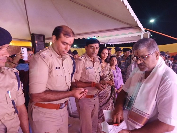 श्रावणी मेले में बनारस की तर्ज पर हुई गंगा महाआरती, डीएम ने पंडितों को किया सम्मानित