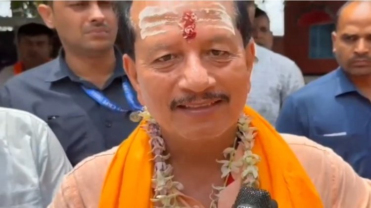 गुरु पूर्णिमा पर अशोकधाम पहुंचे कृषि मंत्री विजय कुमार सिन्हा, बांकीपुर उपचुनाव में NDA की जीत का किया दावा