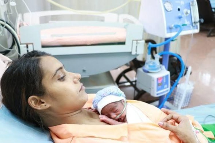 50 हजार की घूस न देने पर शिक्षिका के बच्चे की मौत , 2 क्लर्क सस्पेंड...