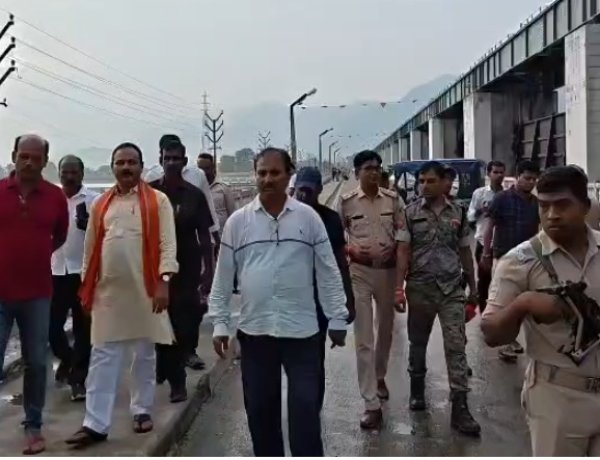 बिहार में दिखने लगा बाढ़ का असर, बाढ़ को देखते हुए 72 घंटे का अलर्ट