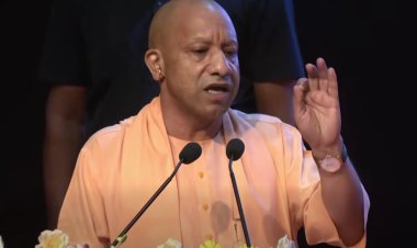 सीएम योगी ने साढ़े तीन लाख आउटसोर्स कर्मचारियों को दी बड़ी सौगात... सैलरी में सात हजार रुपये तक की बढ़ोतरी