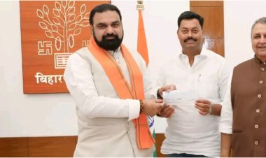 बाढ़ प्रभावित परिवारों की सहायता के लिए मंत्री श्री लखेंद्र पासवान ने मुख्यमंत्री राहत कोष में दिया एक माह का वेतन