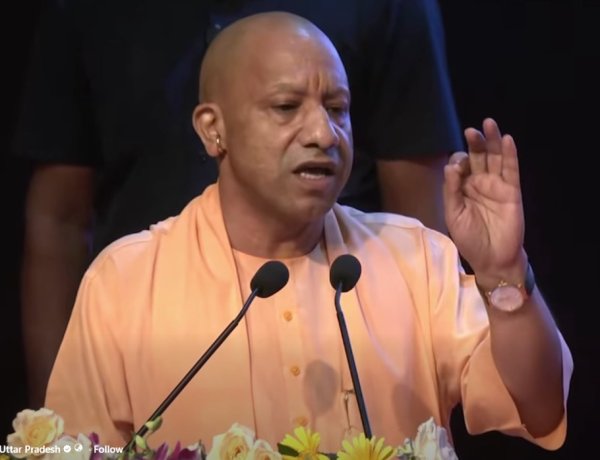 सीएम योगी ने साढ़े तीन लाख आउटसोर्स कर्मचारियों को दी बड़ी सौगात... सैलरी में सात हजार रुपये तक की बढ़ोतरी